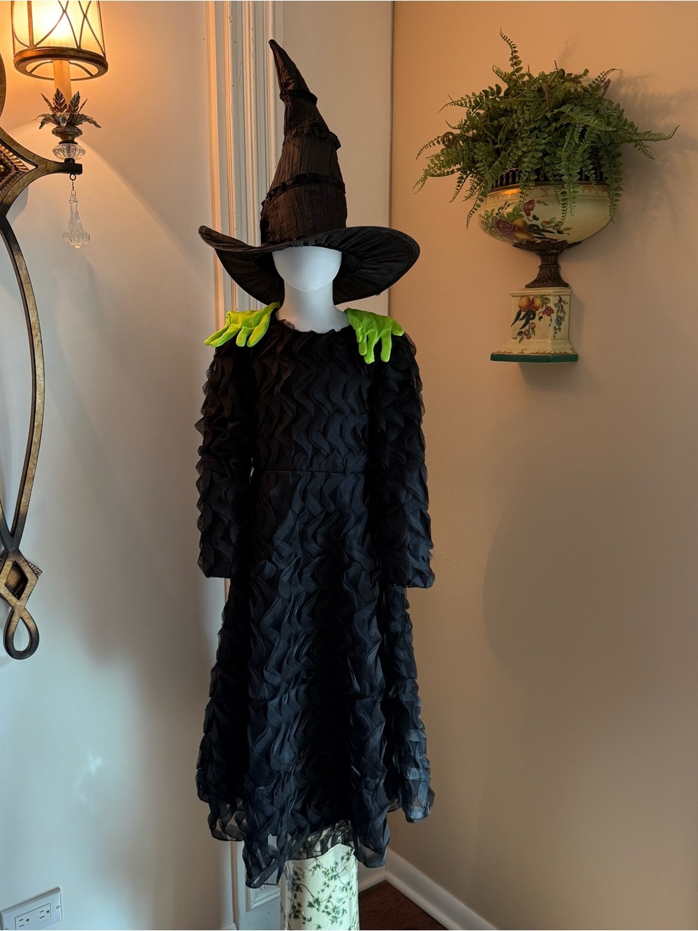 Girls Black Witch Elphaba Inspired Costume Dress Hat Cape Gloves 8-9 Size 130